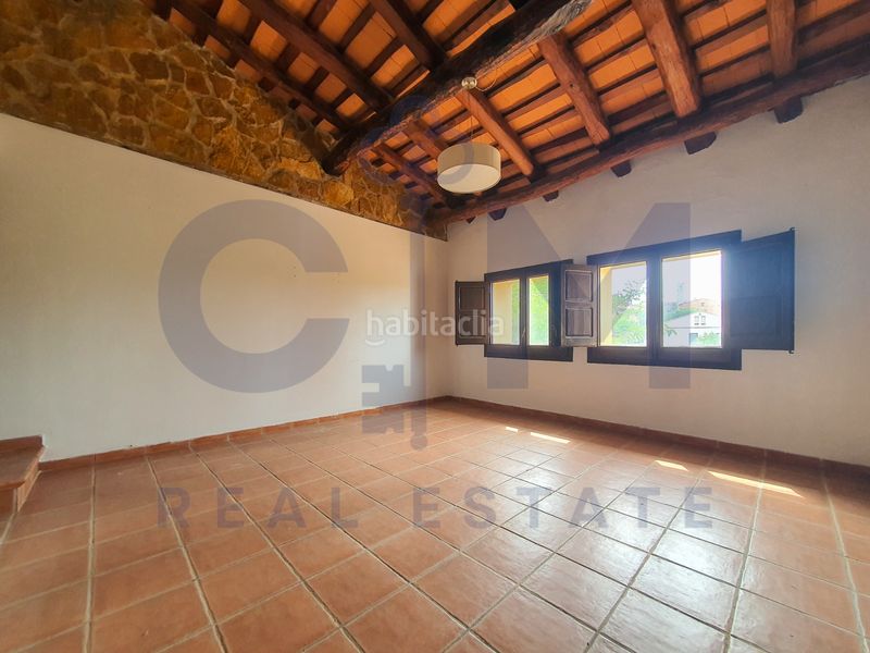 Foto a7479fa3-fef5-4628-bf57-9f0a1700ec93. Casa aparellada amb xemeneia aparcament piscina a Vacarisses