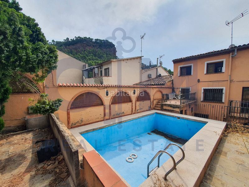 Foto bbfa58ea-e5fc-44a0-9b04-7d0174eea56f. Casa aparellada amb xemeneia aparcament piscina a Vacarisses