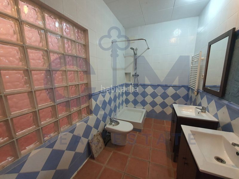 Foto e8b8fb27-a684-4429-9b1c-3f3201f1c8e5. Casa aparellada amb xemeneia aparcament piscina a Vacarisses