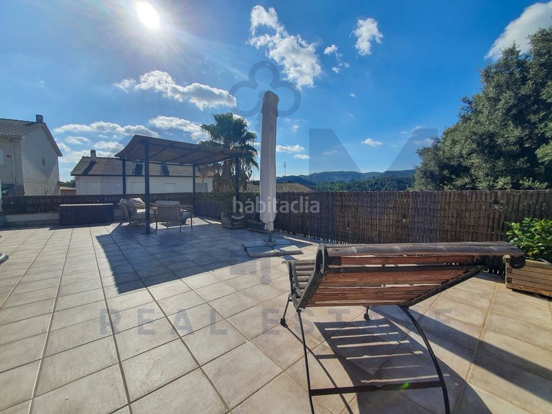 Foto 0d04b31c-79ed-4770-be2b-6f60c5cff4c4. Casa adossada amb xemeneia calefacció aparcament a Vallgorguina