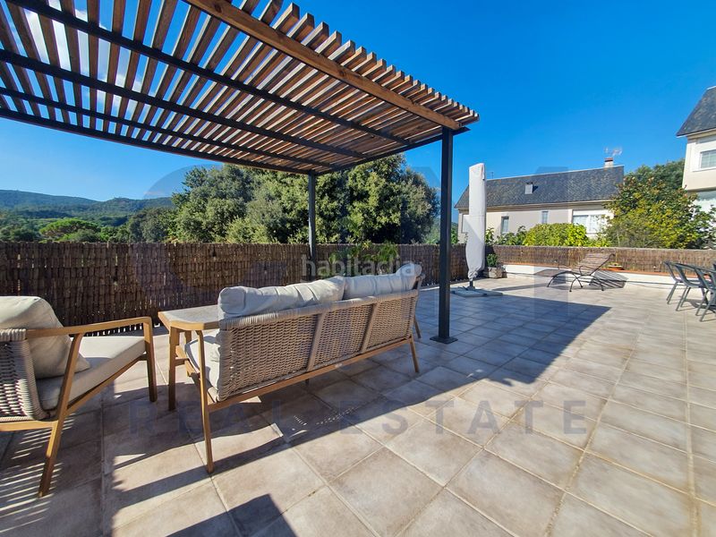 Foto 1aed5db9-71c5-44ad-add5-e0cf43423e78. Casa adossada amb xemeneia calefacció aparcament a Vallgorguina