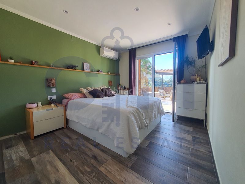 Foto 42d77847-fa0e-4298-be64-f8581611b384. Casa adossada amb xemeneia calefacció aparcament a Vallgorguina