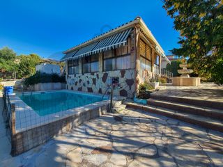 Chalet à Cànoves i Samalús. Casa con piscina, y posibilidad de apartamento
