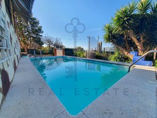 Xalet  Carrer de les violetes. Casa con piscina, y posibilidad de apartamento