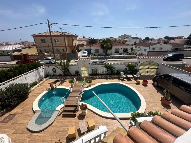Foto 00ad97f8-dfeb-46e6-895e-ab54cb0a3b34. Xalet amb aparcament piscina a Centre Miami Platja