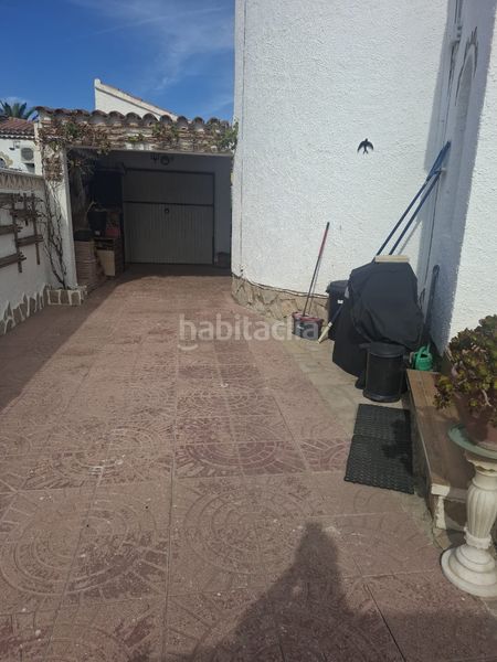 Foto e6a4943b-aaff-4e83-bb4a-a35f06974aa6. Xalet amb aparcament piscina a Centre Miami Platja
