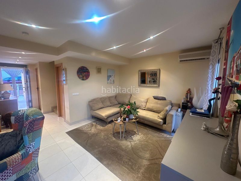 Foto 1e12d4ca-dd1d-4e4e-a78c-3cae56ce055b. Casa adossada amb aparcament piscina a Centre Miami Platja