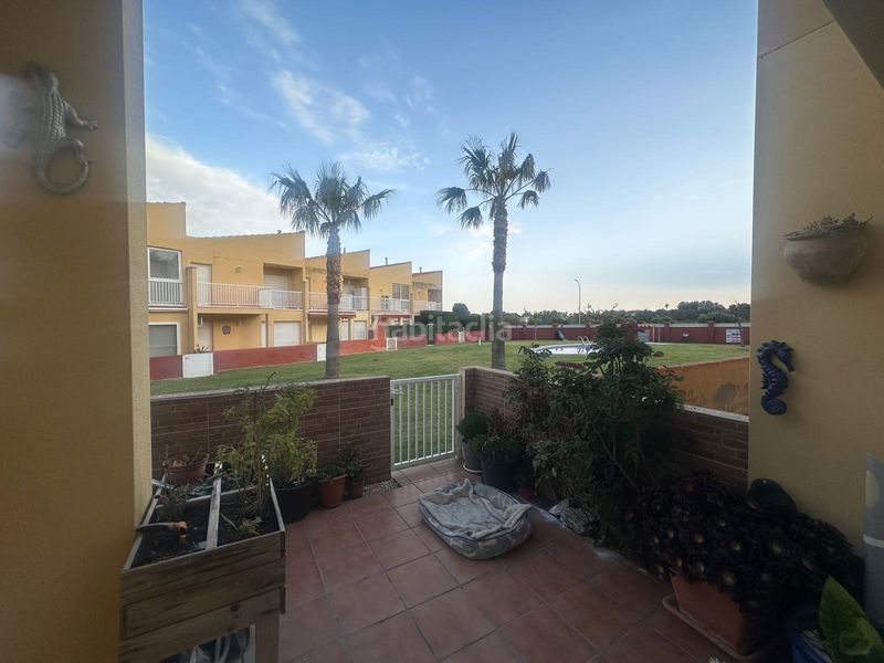 Foto 24c02727-1381-4b12-ad22-3f4f335d3957. Casa adossada amb aparcament piscina a Centre Miami Platja