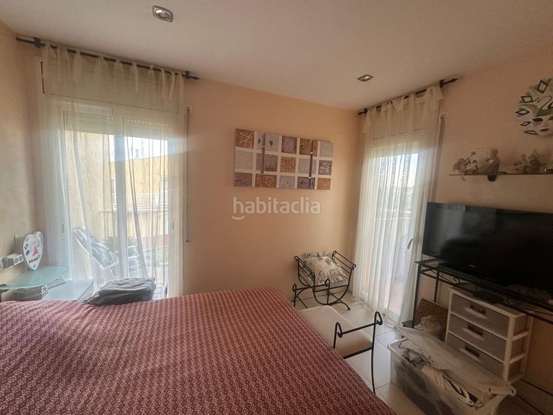 Foto 47844534-e71b-440d-8bb5-dedf4c049672. Casa adossada amb aparcament piscina a Centre Miami Platja