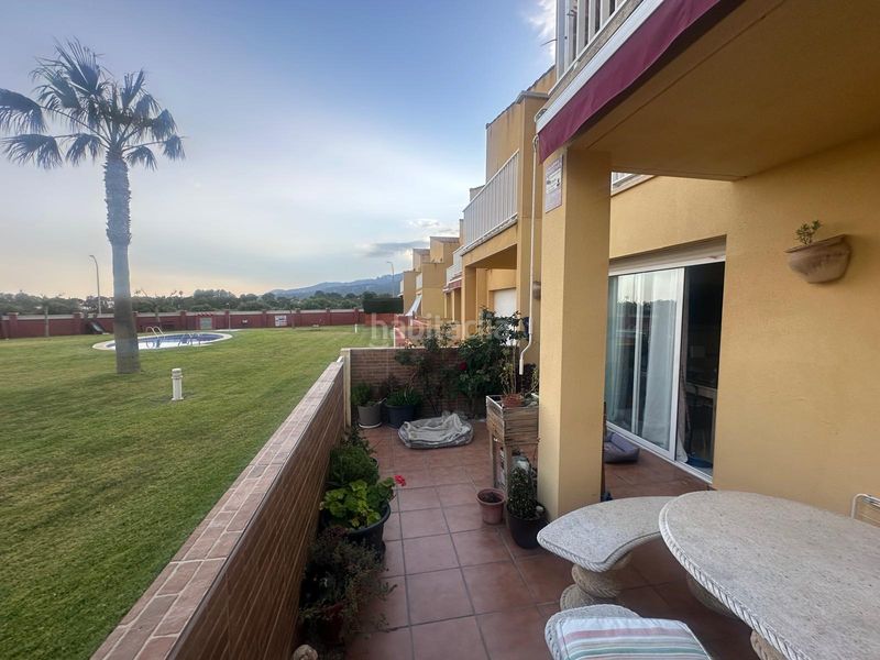 Foto 55d3a286-4eeb-457a-af76-a423741afe74. Casa adossada amb aparcament piscina a Centre Miami Platja