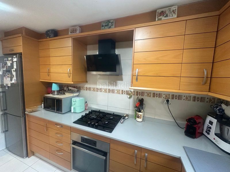 Foto 6e96dc0b-784b-4bc0-bd4b-5f1f1361c977. Casa adossada amb aparcament piscina a Centre Miami Platja