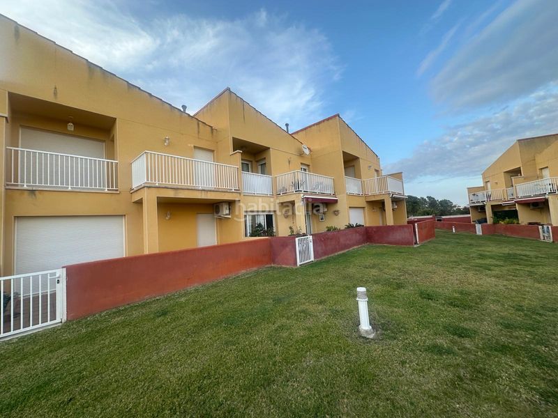 Foto 9fe8b393-5cae-45ae-a264-a42918fc5978. Casa adossada amb aparcament piscina a Centre Miami Platja