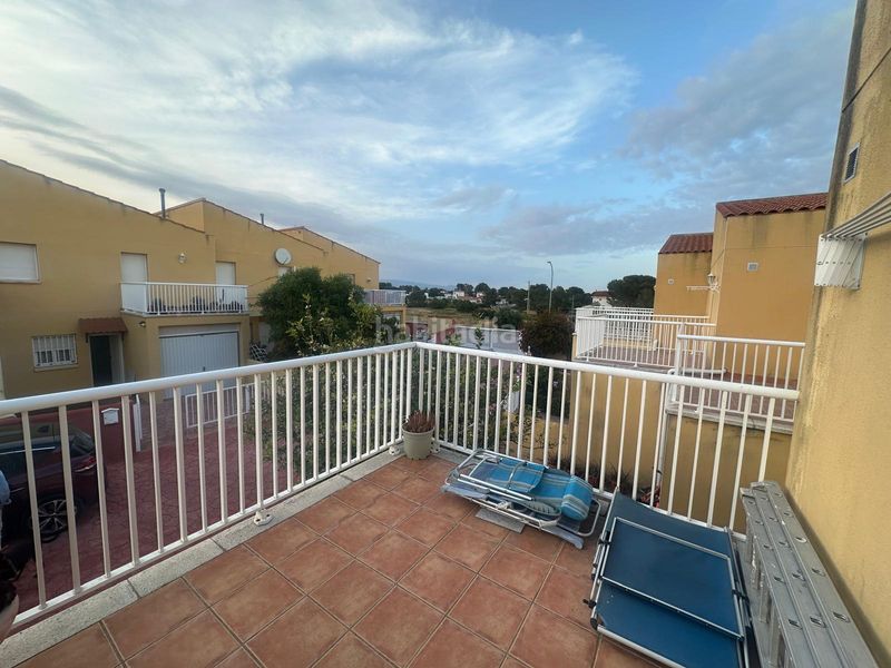 Foto e867fbaf-d091-4dd0-b995-8c1394b8727a. Casa adossada amb aparcament piscina a Centre Miami Platja