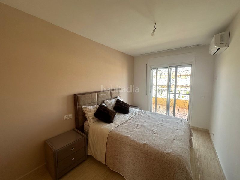 Foto 4f4e8d69-7b3d-4c05-a9fb-feff25363d40. Casa adossada amb aparcament piscina a Centre Miami Platja