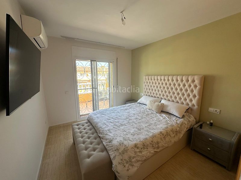Foto 5af83a42-29a1-444c-ade6-9034c8f2677c. Casa adossada amb aparcament piscina a Centre Miami Platja