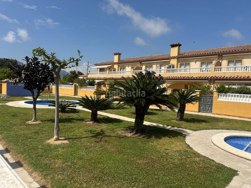 Foto 5e9da457-5b65-4efc-8059-1d74dbda2944. Casa adossada amb aparcament piscina a Centre Miami Platja