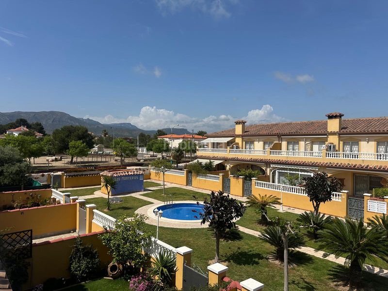 Foto 8a118ca0-8fa7-4b38-9daa-b6c6dba4dd8f. Casa adossada amb aparcament piscina a Centre Miami Platja