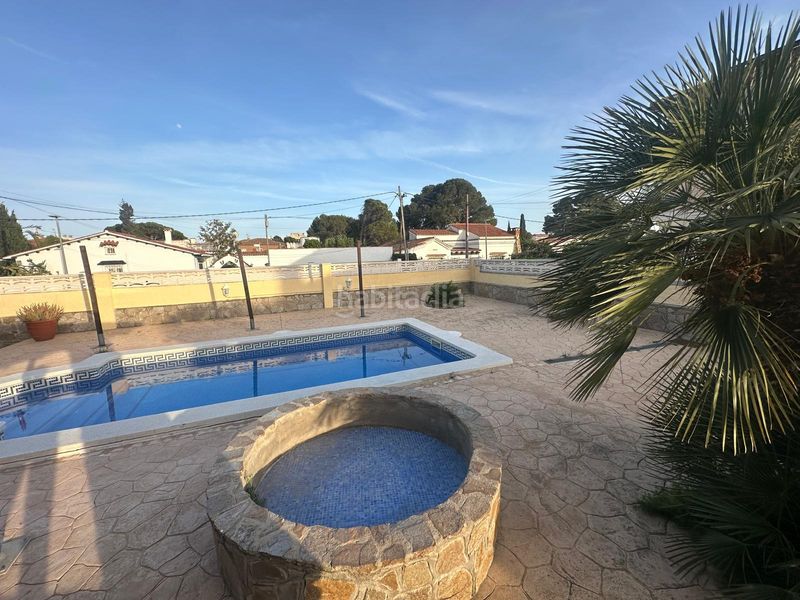 Foto d017bea1-f9ff-4af7-99b3-673862e79556. Xalet amb aparcament piscina a Centre Miami Platja