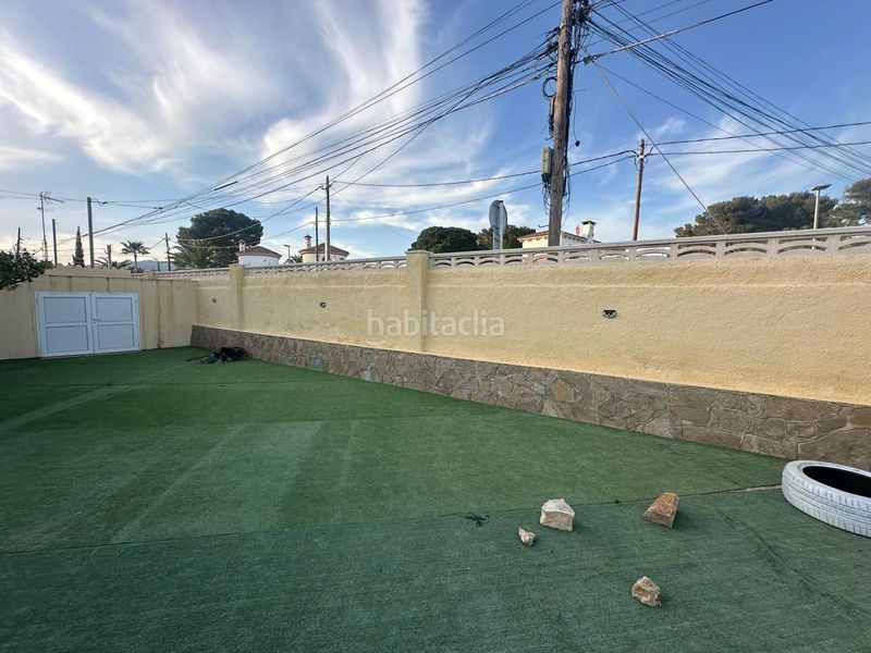 Foto fbedfa7b-1840-48da-8691-d8f1105f1e82. Xalet amb aparcament piscina a Centre Miami Platja