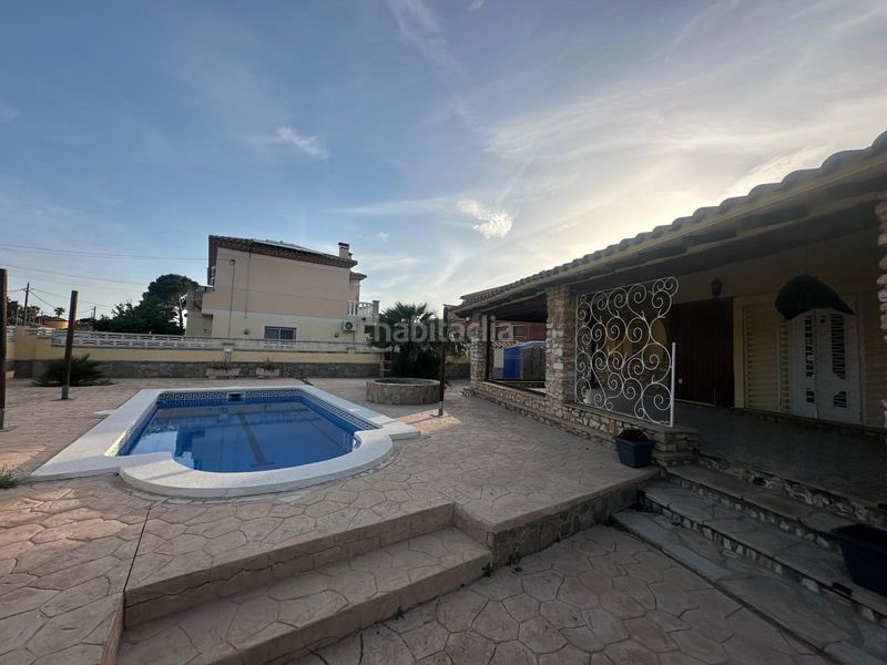 Foto fd4003fd-1f7b-44e4-ba6b-38b646eef73a. Xalet amb aparcament piscina a Centre Miami Platja