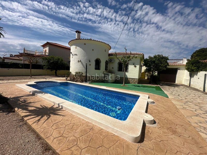 Foto cf2027aa-168a-46ee-ba4a-715e2e29649a. Xalet amb xemeneia aparcament piscina a Centre Miami Platja