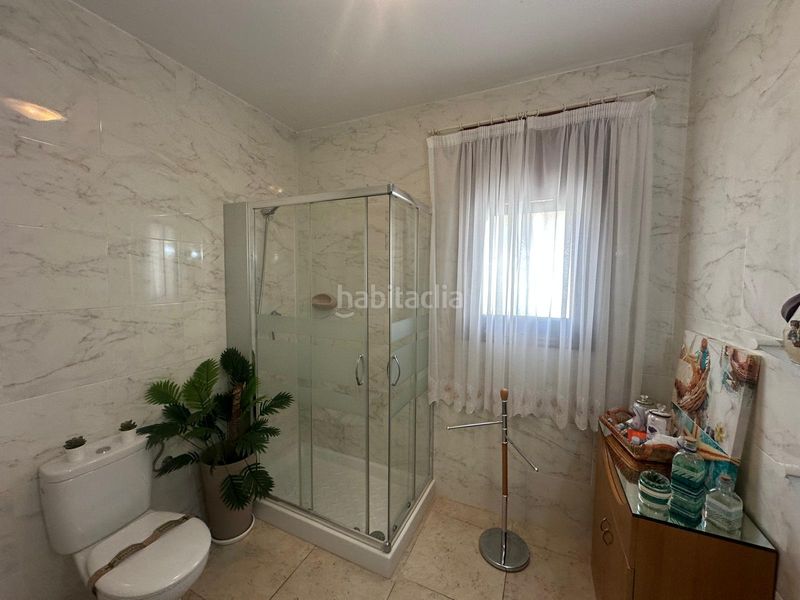 Foto d1b4fc5c-cb1e-424d-bd61-9f744eae10b1. Xalet amb xemeneia aparcament piscina a Centre Miami Platja
