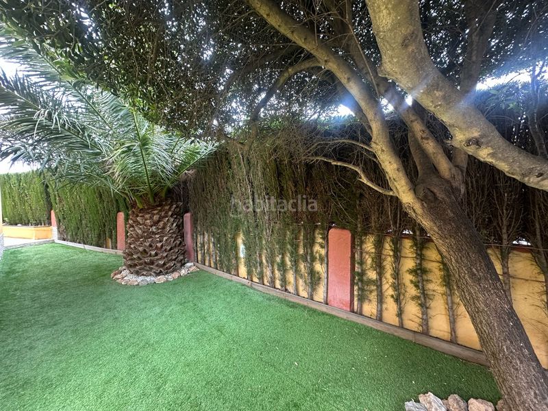 Foto b9b0e7f0-a2e4-41ea-9e59-62b95549a701. Casa adossada amb aparcament piscina a Centre Miami Platja