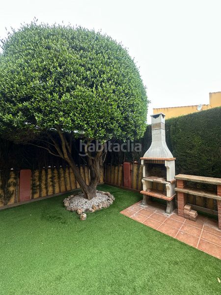 Foto db75da85-36ca-4bb3-b911-d1167e2972ae. Casa adossada amb aparcament piscina a Centre Miami Platja