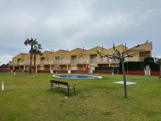 Reihenhaus in Centre. Espectacular adosado esquinero con piscina y garaje cerrado!!