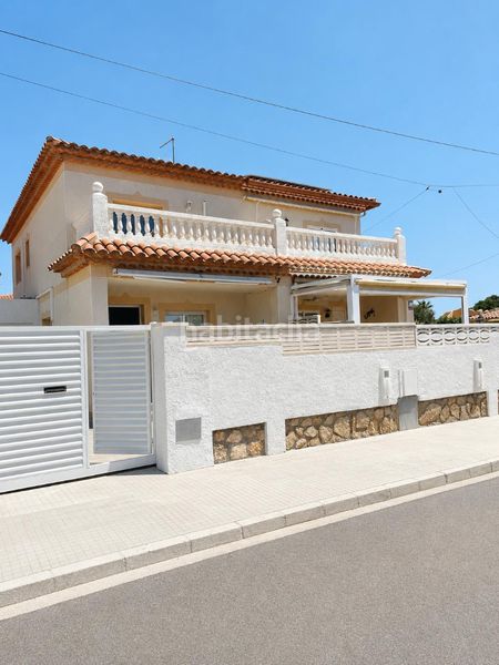 Foto 98fd8d77-898a-4939-b486-cd9fbf656cf9. Casa adossada amb aparcament a Centre Miami Platja