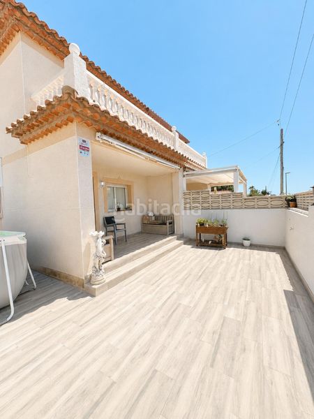 Foto a97958b7-0f01-4453-9e1e-c21b8c5e199a. Casa adossada amb aparcament a Centre Miami Platja