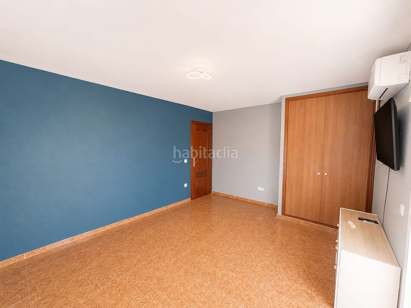 Foto bfc0f8d7-4409-46f0-b90d-af20ecd4befb. Casa adossada amb aparcament a Centre Miami Platja