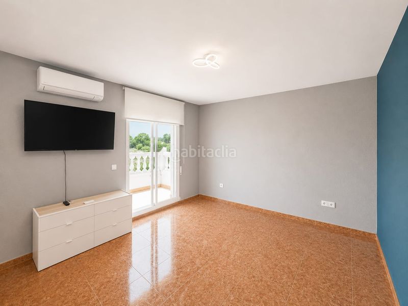 Foto ee8844df-fa2f-4217-9982-b7594ffcb73b. Casa adossada amb aparcament a Centre Miami Platja