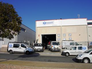 Capannone industriale  Carrer gil-vernet. Nave industrial en primera linea del polígono les tapies!!!