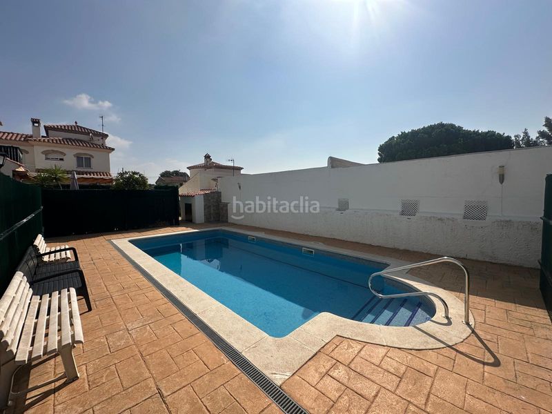 Foto e01588a5-7aad-4002-851d-ea24e9b60974. Xalet amb calefacció aparcament piscina a Centre Miami Platja
