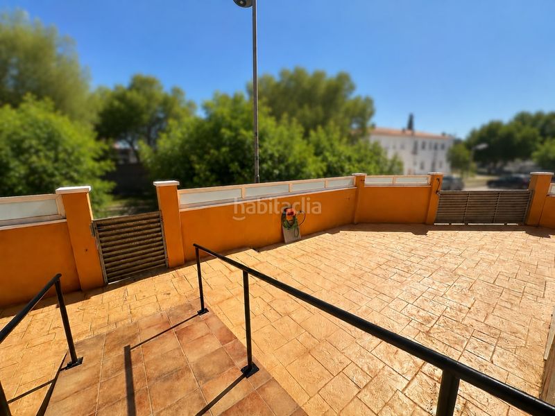 Foto 421bf201-6131-4436-98e8-0a79a69fc8d7. Casa adossada amb aparcament piscina a Centre Miami Platja