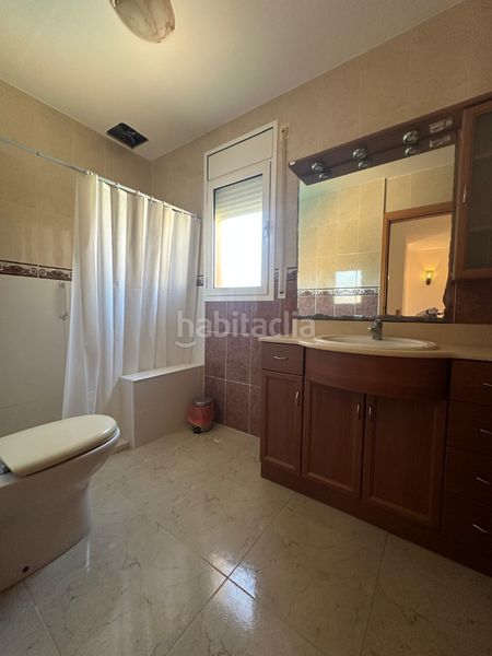 Foto 9f45f465-92d5-4da0-ad99-f3863e80bab8. Casa adossada amb aparcament piscina a Centre Miami Platja