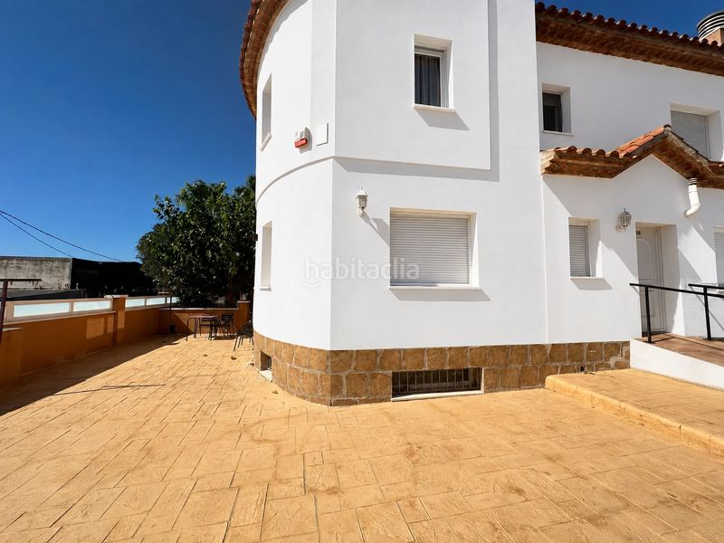 Foto ac7ae7b9-7410-494b-a4df-219ad29e2ead. Casa adossada amb aparcament piscina a Centre Miami Platja