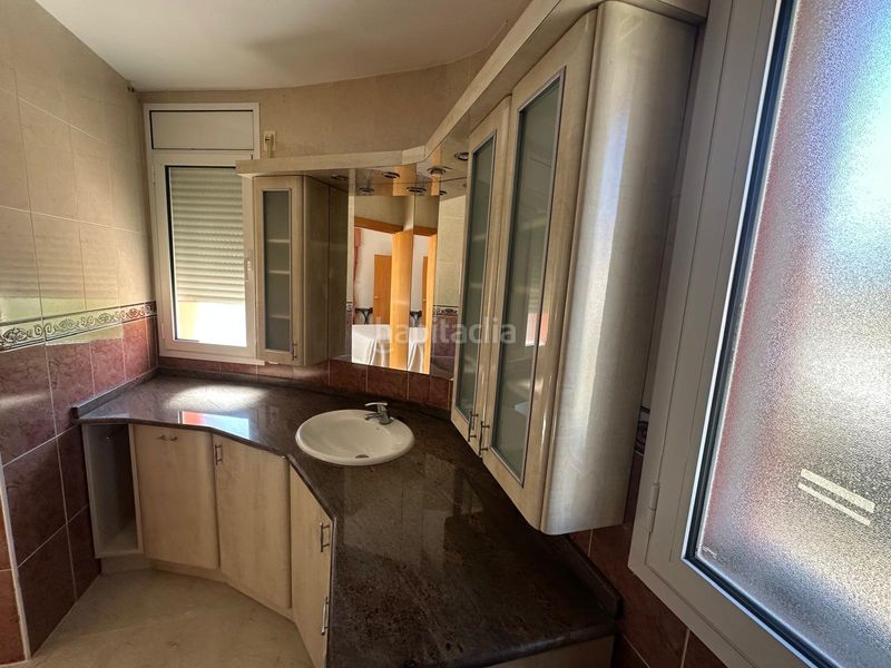 Foto d24e6538-05b4-4947-a528-bdfecadd10e9. Casa adossada amb aparcament piscina a Centre Miami Platja