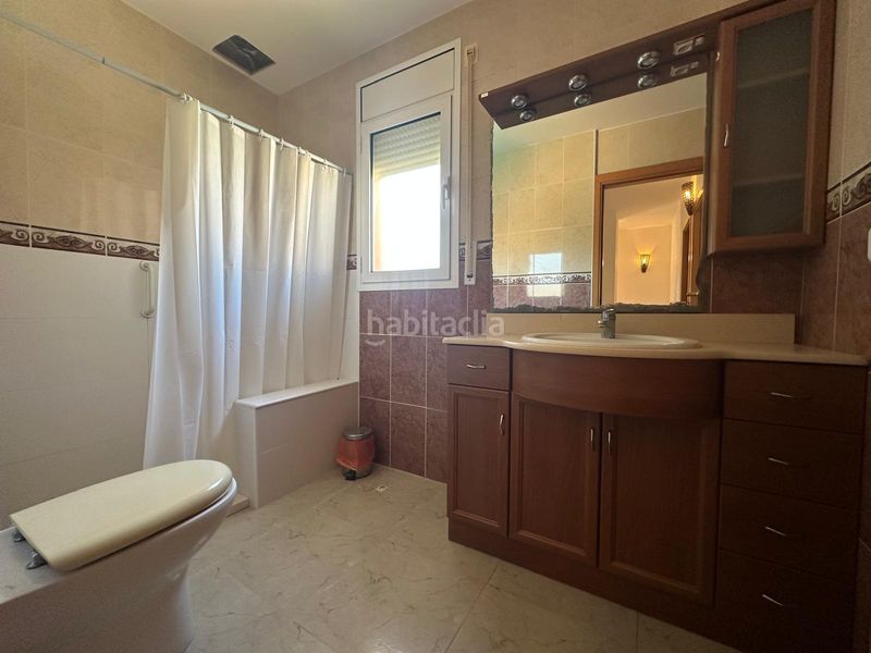 Foto ee333b79-29a1-4d53-9016-95caa00810fb. Casa adossada amb aparcament piscina a Centre Miami Platja