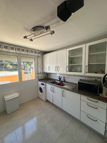 Foto f38b48b9-d6d0-4829-b4e1-cb932b7f1131. Casa adossada amb aparcament piscina a Centre Miami Platja