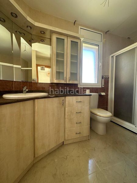 Foto f5a86b82-82da-4cc5-9594-730696822908. Casa adossada amb aparcament piscina a Centre Miami Platja