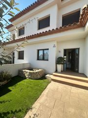Casa bifamiliare in Centre. Exclusiva casa pareada en el centro de miami playa con piscina p