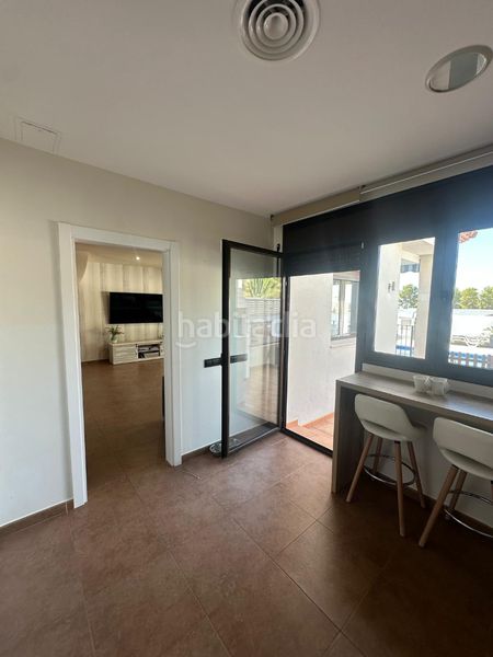 Foto 2140db32-7174-4b39-ab05-3e383c9fe4bd. Casa aparellada amb aparcament piscina a Centre Miami Platja