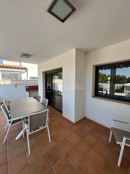 Foto 231c0f66-c30e-48e9-af97-e0be9729317f. Casa aparellada amb aparcament piscina a Centre Miami Platja