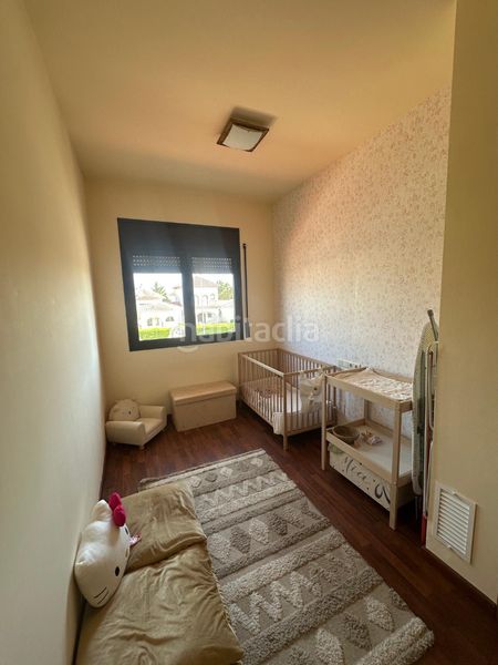 Foto 435d7e69-aade-415c-9980-0adc57071412. Casa aparellada amb aparcament piscina a Centre Miami Platja