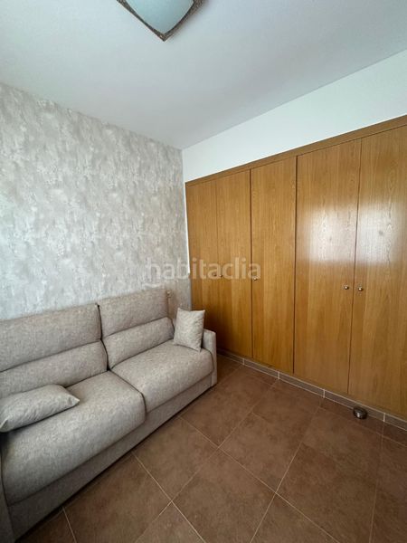 Foto 5830f7f1-bb9b-4435-bdc5-a5dac6cbd091. Casa aparellada amb aparcament piscina a Centre Miami Platja