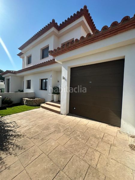 Foto a4fed0b6-50e9-443c-bc41-1f8962f3f68e. Casa aparellada amb aparcament piscina a Centre Miami Platja