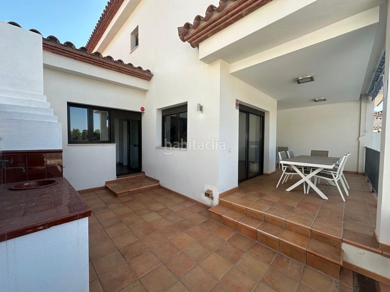 Foto a8233db5-57b9-4df5-8b8f-195462af1fbb. Casa aparellada amb aparcament piscina a Centre Miami Platja
