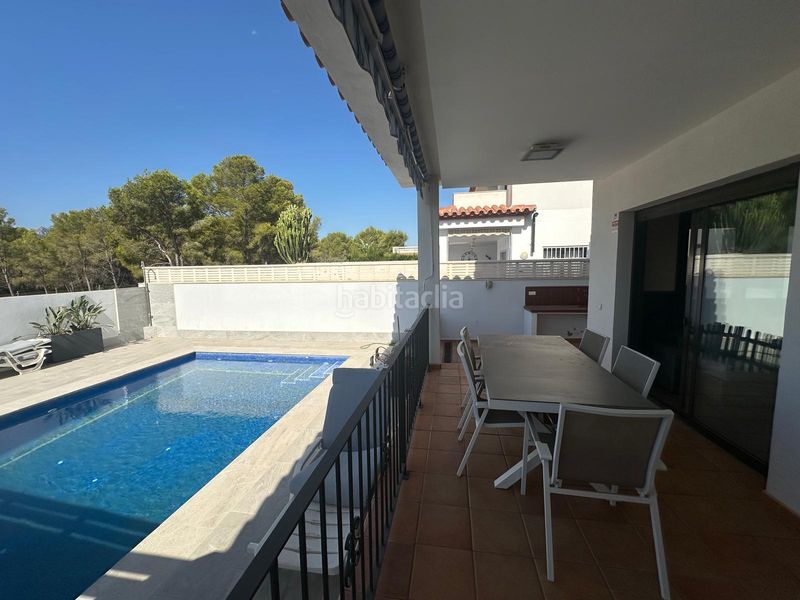 Foto ae3143a0-a56d-4517-8c58-b52c9f203cd8. Casa aparellada amb aparcament piscina a Centre Miami Platja